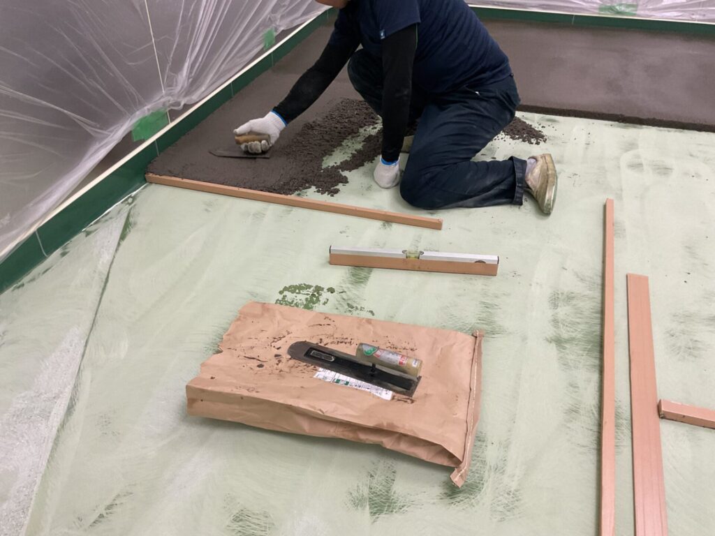 床下地処理の作業